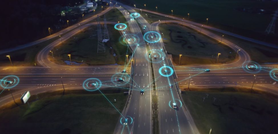 Cuando nos preguntamos ¿qué es un gps?, no solo es una herramienta de mapas para smartphones, sino la tecnología base para la logística moderna.